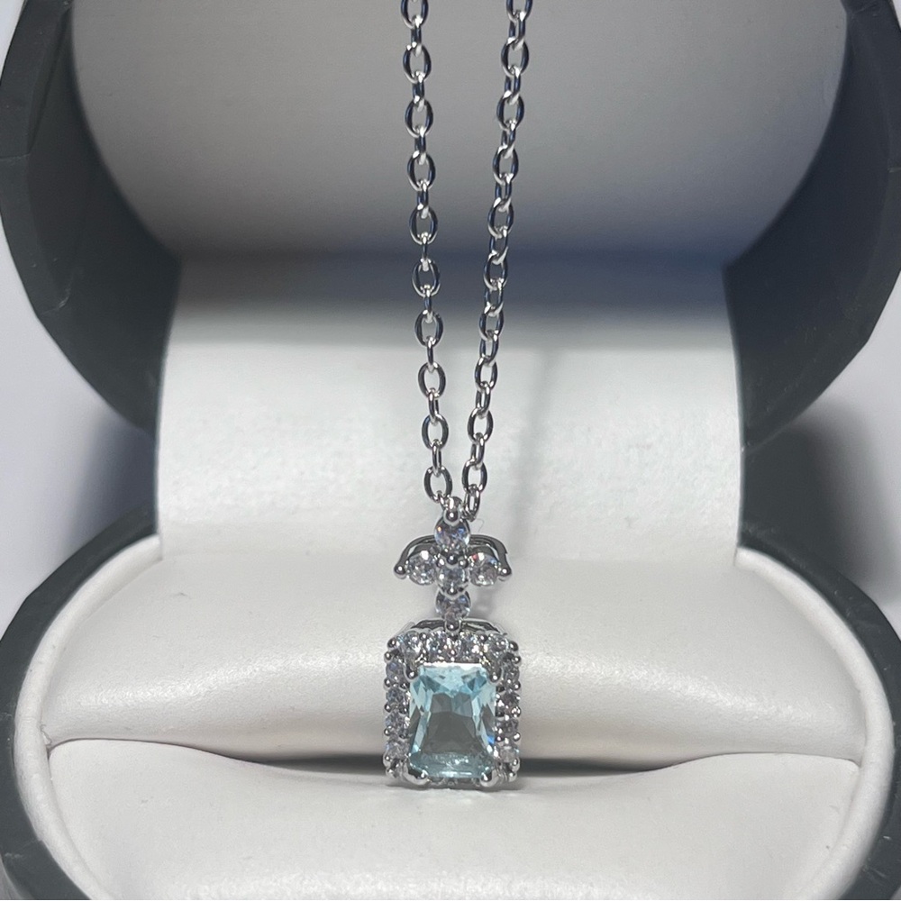Aquamarine Pendant with Necklace